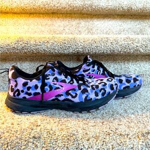 Brooks Revel 5 Womens Animal Print Running Shoe - Size 9